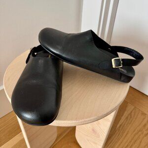Beatrice Valenzuela Clogs in Black - Size 6